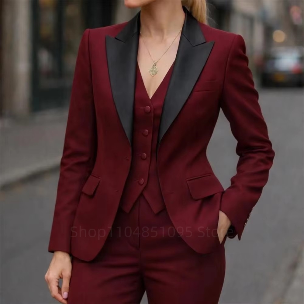 Embroidery Online - Completo da Donna Elegante: Blazer, Pantaloni