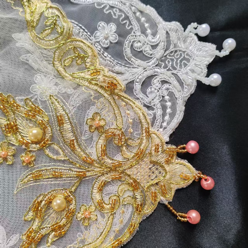 Tovagliette Quadrate Ricamate  - Embroidery Rose recensione e prezzo